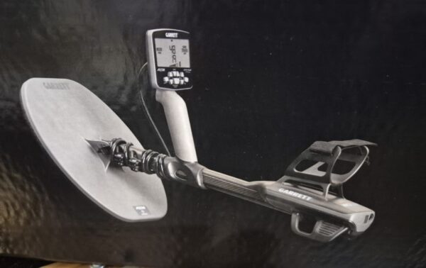 GARRETT AXIOM Pulse Induction Metal Detector