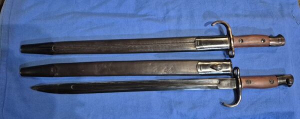 Reproduction WWI 1907 Pattern Hooked Quillon Bayonet and Scabbard