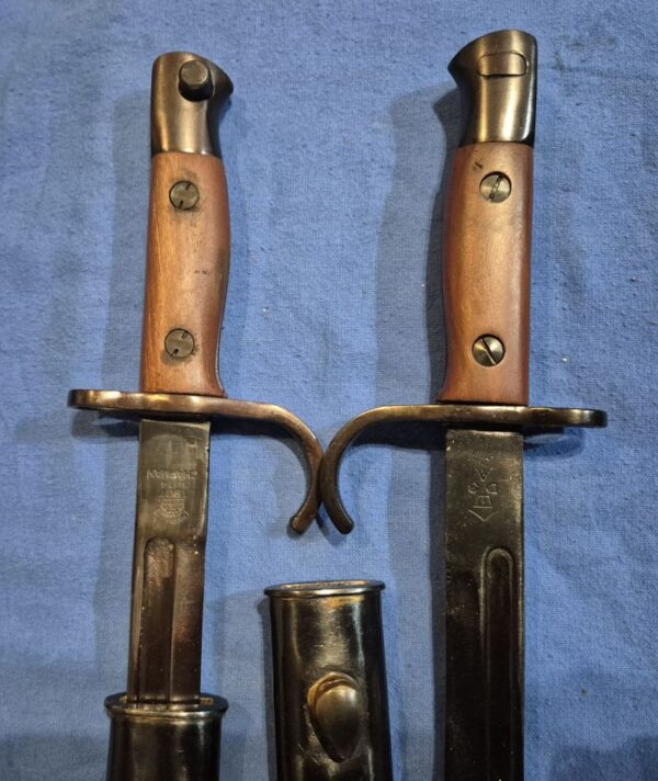 Reproduction WWI 1907 Pattern Hooked Quillon Bayonet and Scabbard